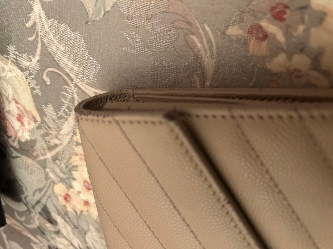 イブサンローラン　カサンドラ　マトラッセ　長財布　ベージュ