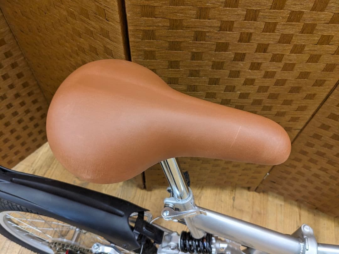 U079　美品　 折りたたみ自転車　サスペンション　6段変速 20インチ