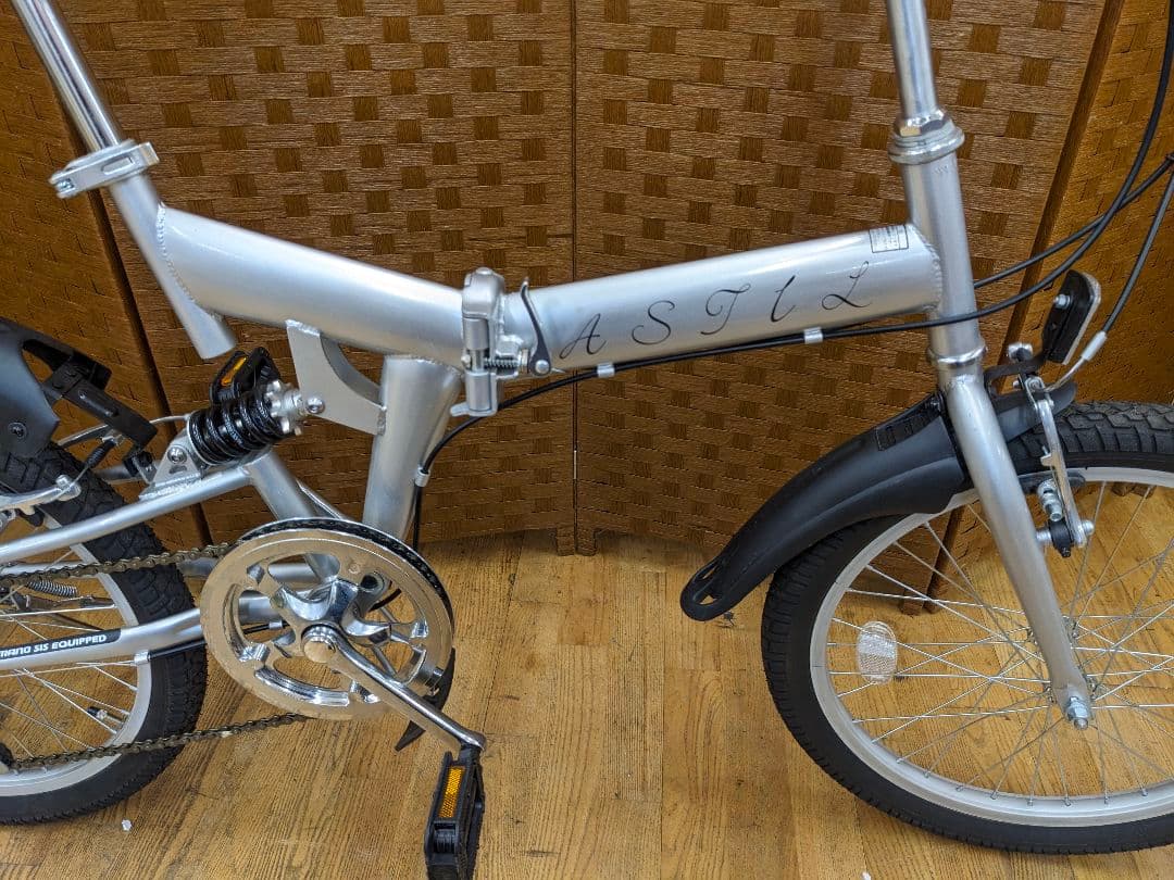 U079　美品　 折りたたみ自転車　サスペンション　6段変速 20インチ
