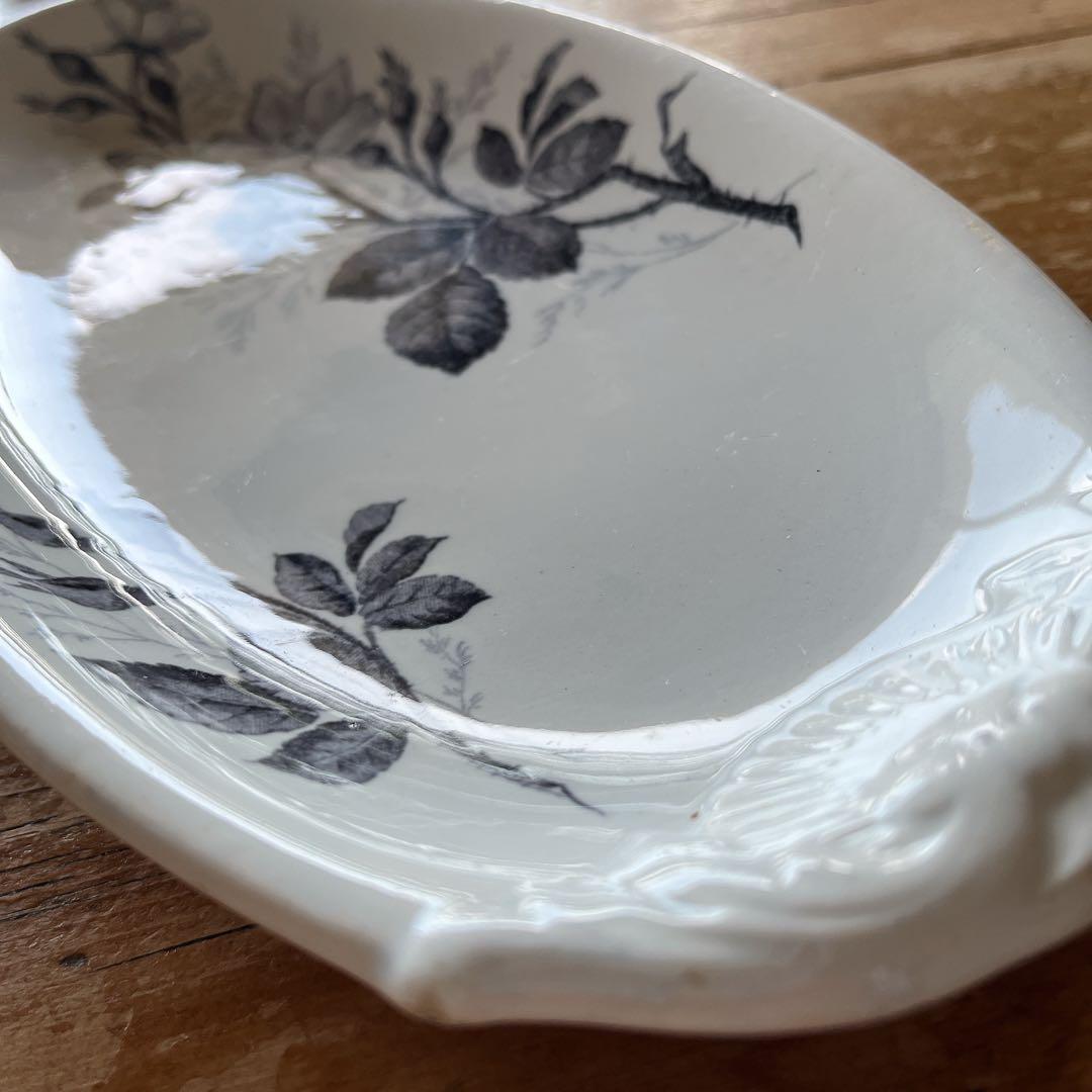 クレイユエモントロー　シックなモノクロームのラヴィエ