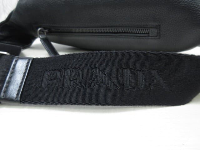 PRADA ブラック ボディバッグ・ウエストポーチ