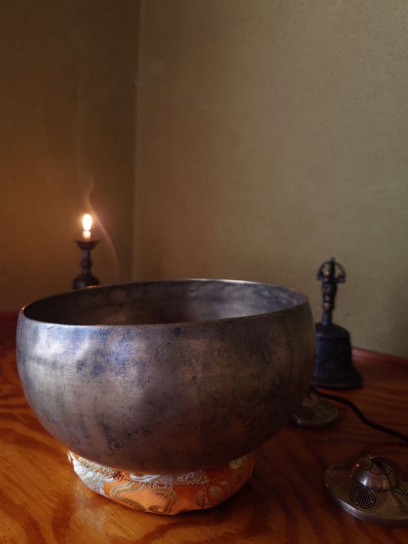 【本日限定価】格本物のシンギングボウルが欲しい方に　薄型　チベット　密教
