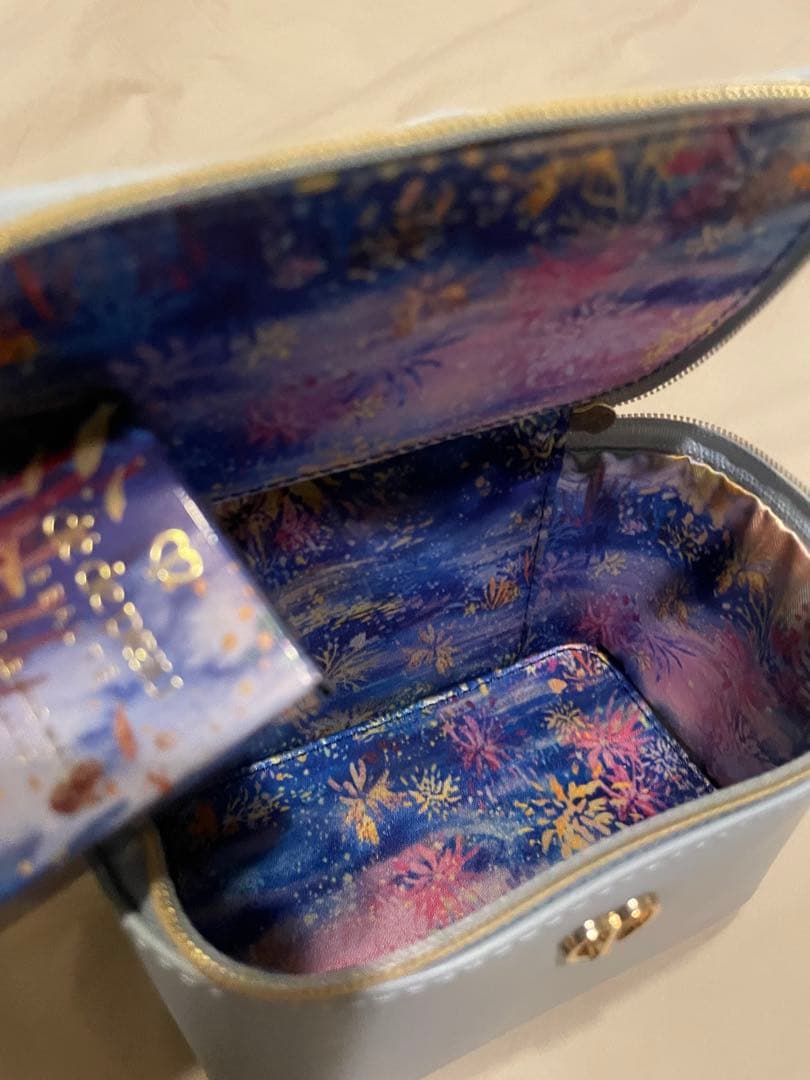 クレドポーボーテ　ホリデー限定　ポーチ　アイシャドウパレット　リップ