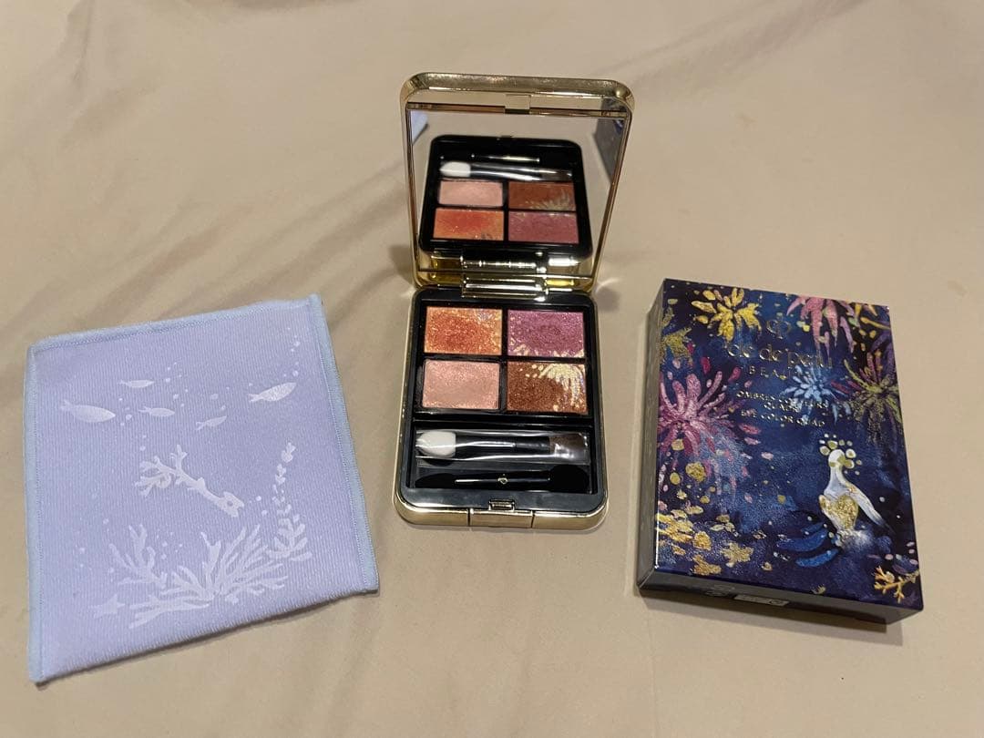 クレドポーボーテ　ホリデー限定　ポーチ　アイシャドウパレット　リップ