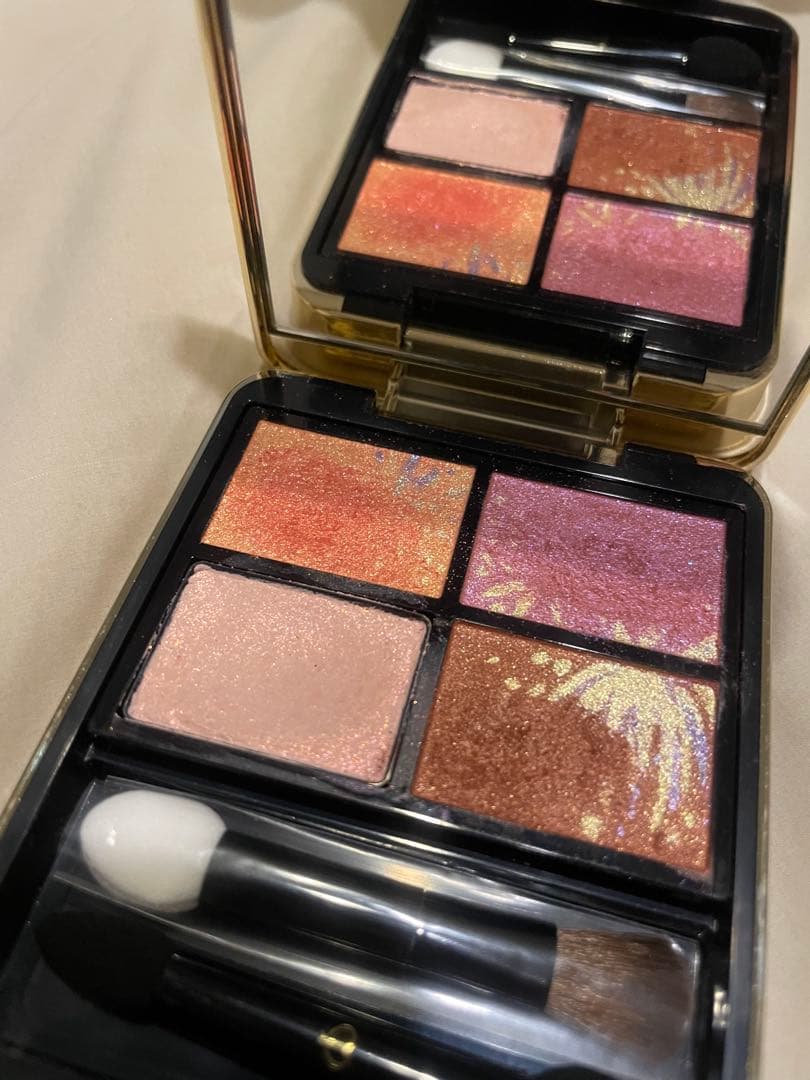 クレドポーボーテ　ホリデー限定　ポーチ　アイシャドウパレット　リップ