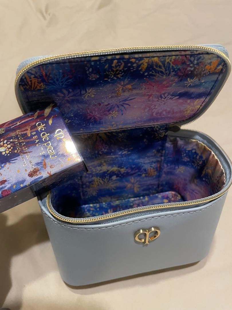 クレドポーボーテ　ホリデー限定　ポーチ　アイシャドウパレット　リップ
