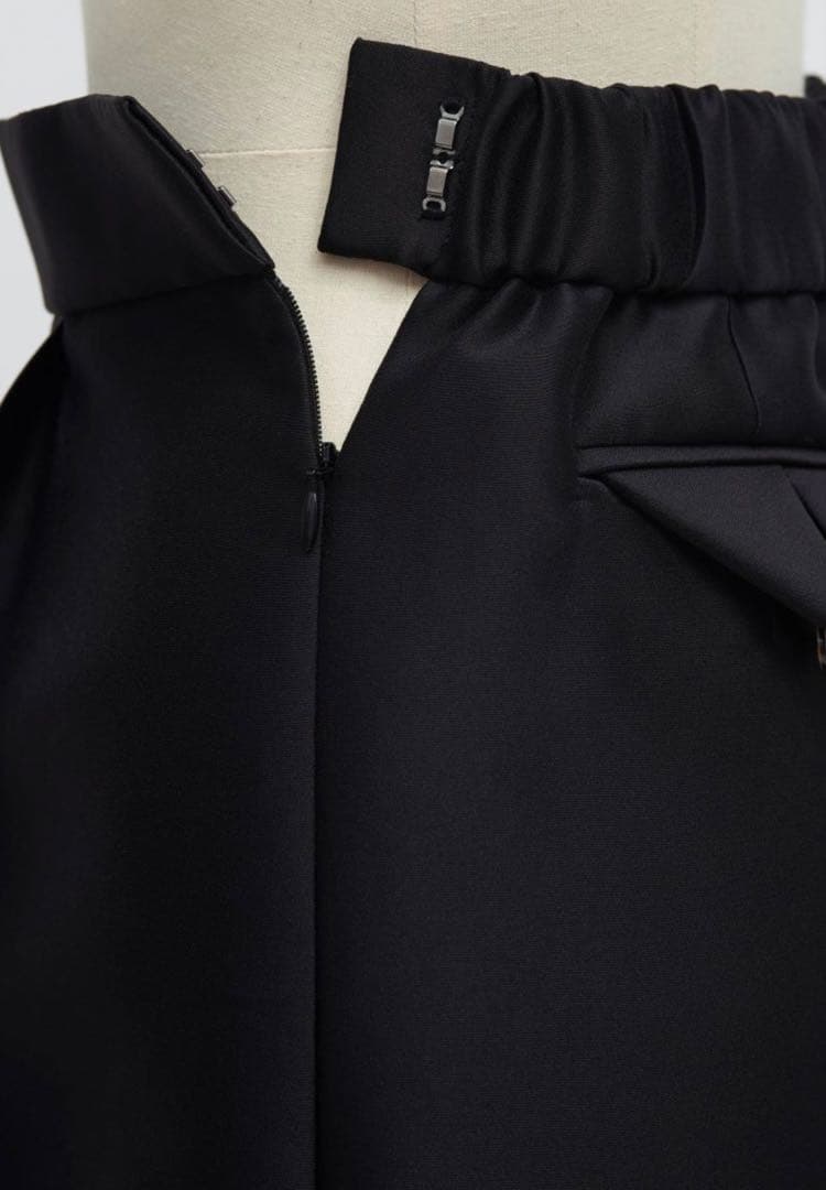 yori shirocon ヨリ　シルキードレスパンツ　新品未使用　ブラック36