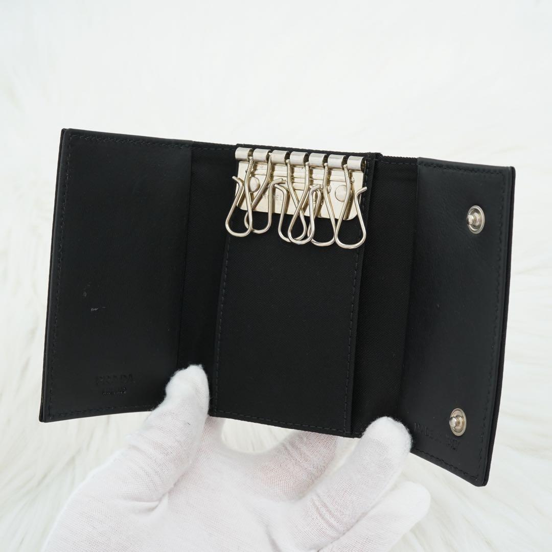 新品未使用品　箱・カード付き　PRADA プラダ　キーケース　三角プレート　黒