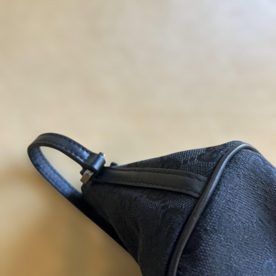 GUCCI 新品ブラック ポーチ ショルダーストラップ付き