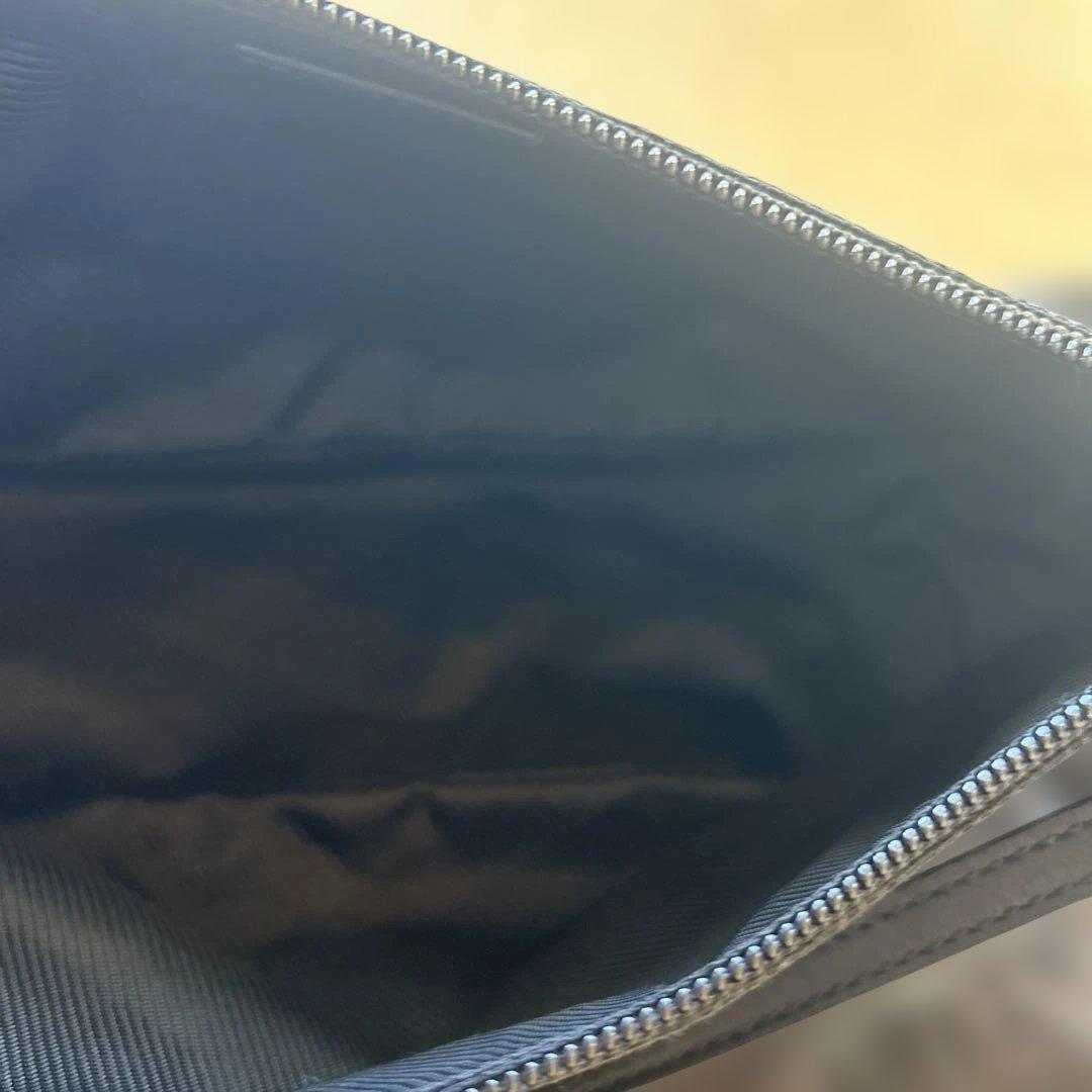 GUCCI 新品ブラック ポーチ ショルダーストラップ付き