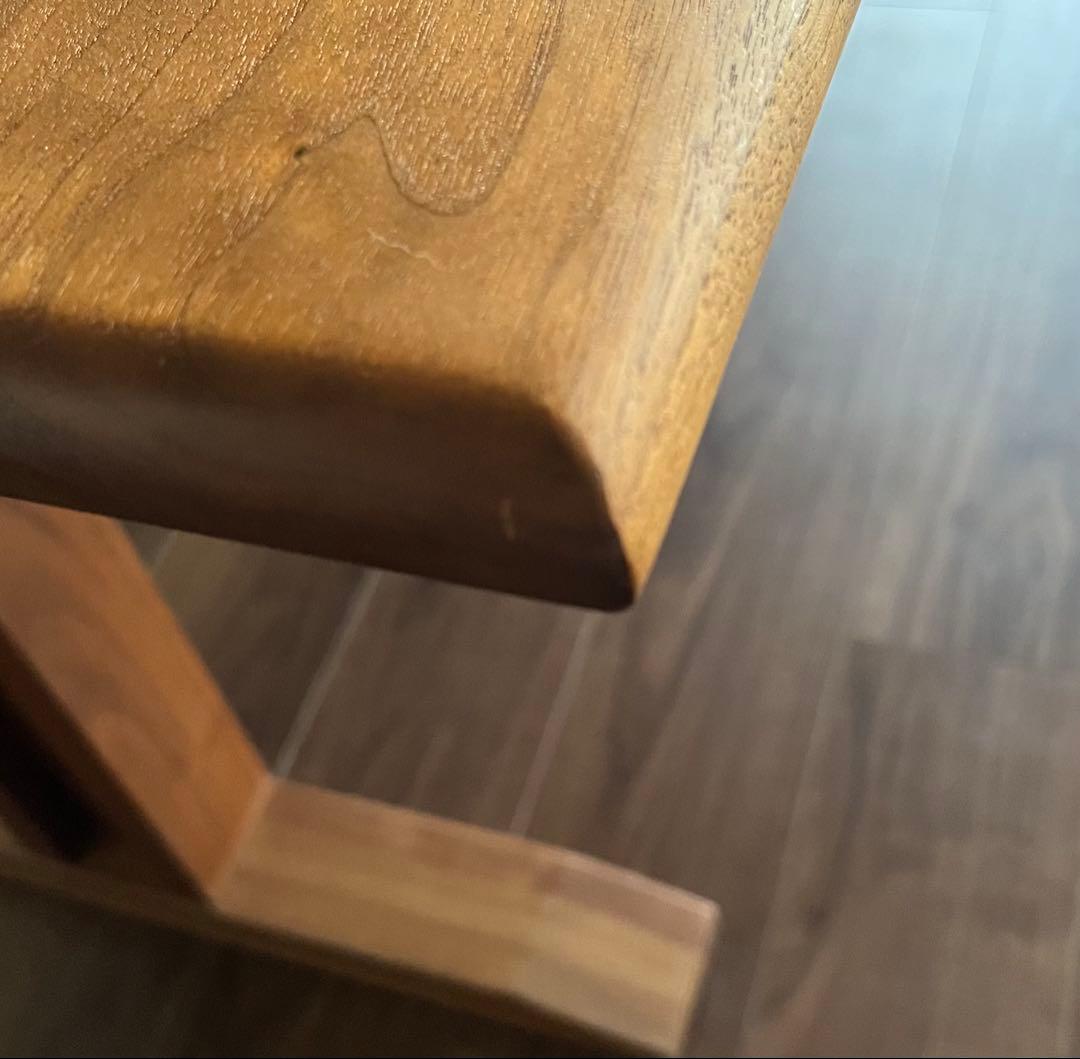 ACTUS ウォールナット無垢材のダイニングテーブル