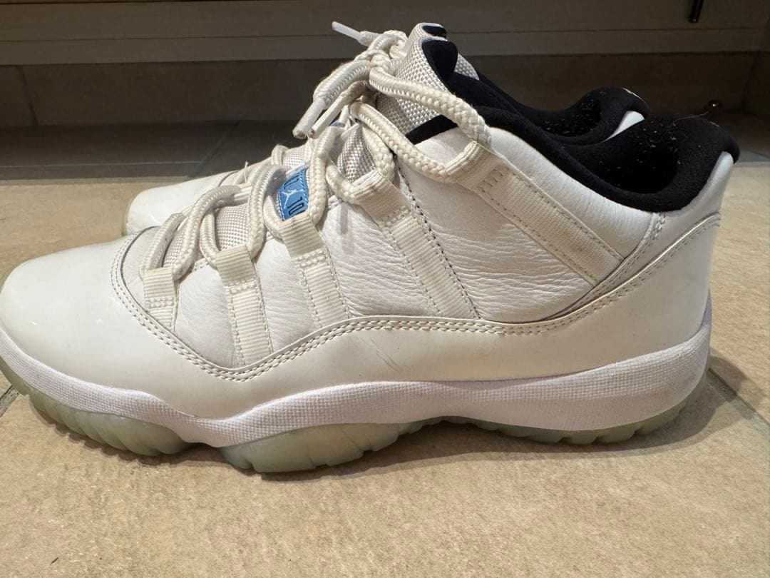 Air Jordan 11 Low ホワイト