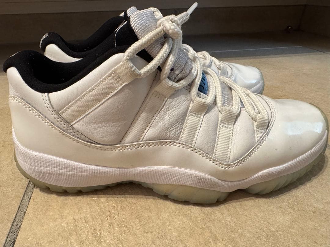 Air Jordan 11 Low ホワイト