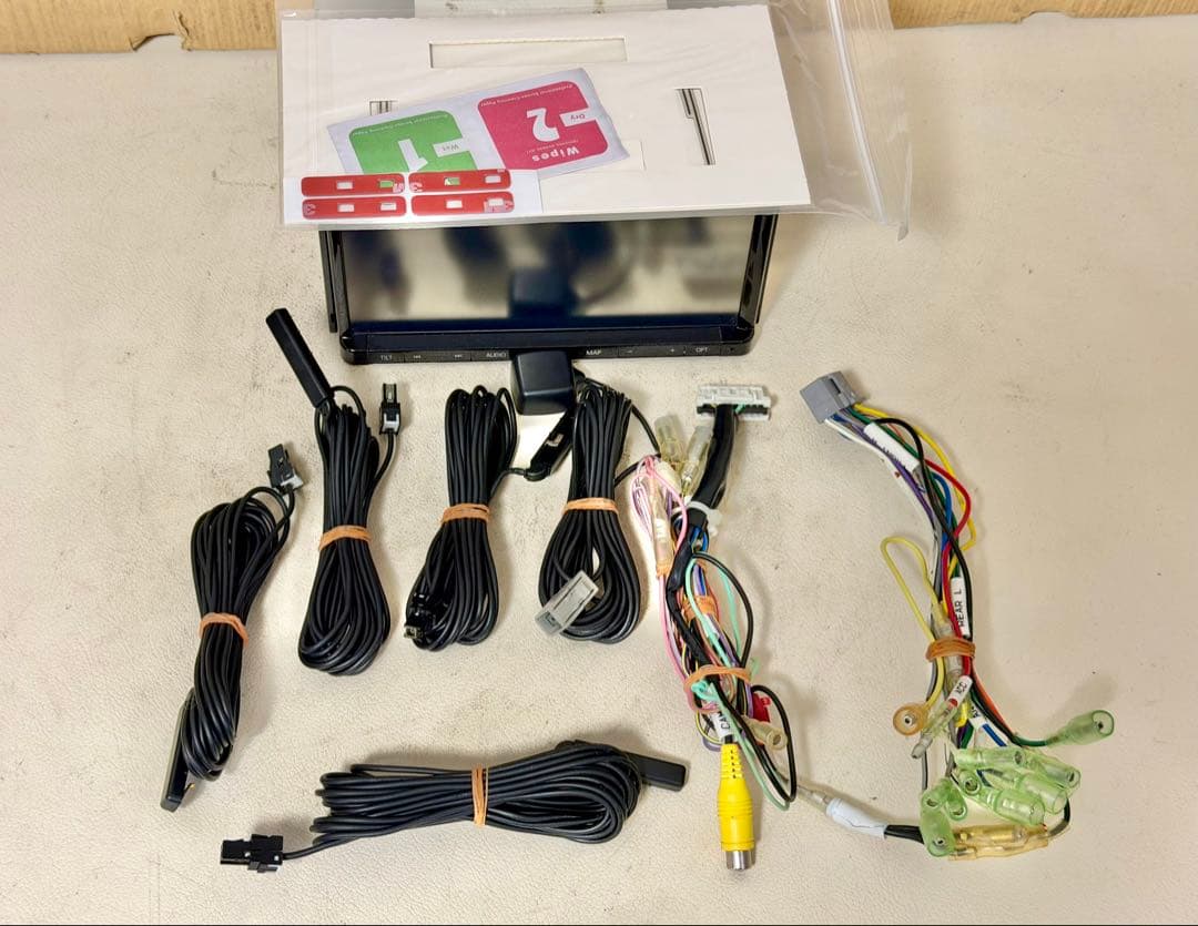 パナソニック Panasonic カーナビ ストラーダ CN-RE03D (A)