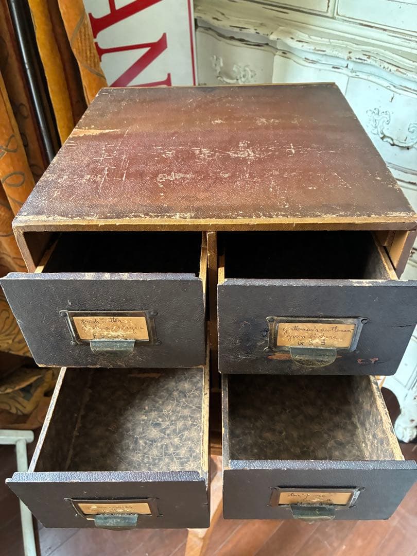 イギリス　アンティーク　キャビネット　家具　引き出し　ドロワー　チェスト　収納