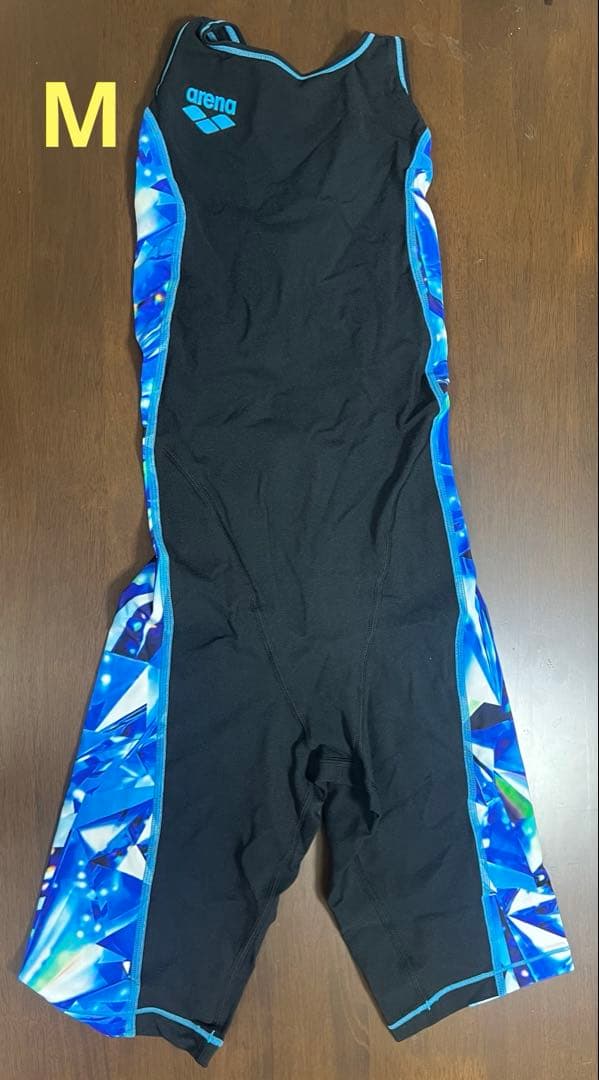 新品未使用　アリーナタフスーツ　Mサイズ　水着