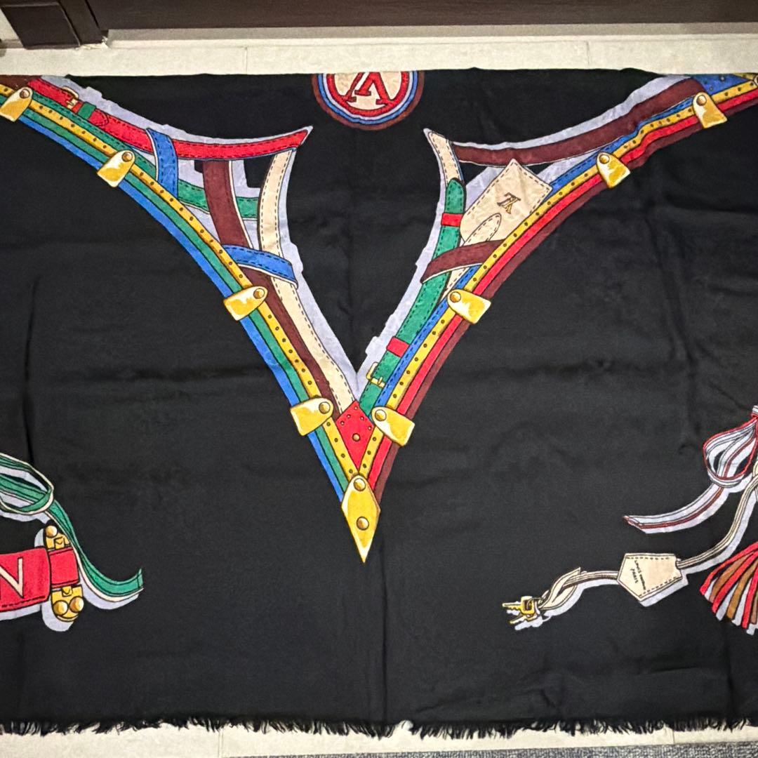 Louis Vuitton 大判ストール 黒　百貨店購入