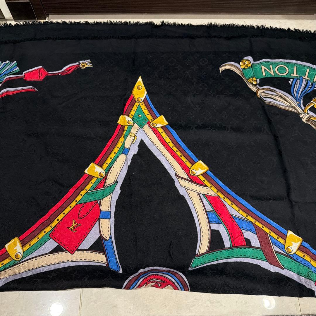 Louis Vuitton 大判ストール 黒　百貨店購入