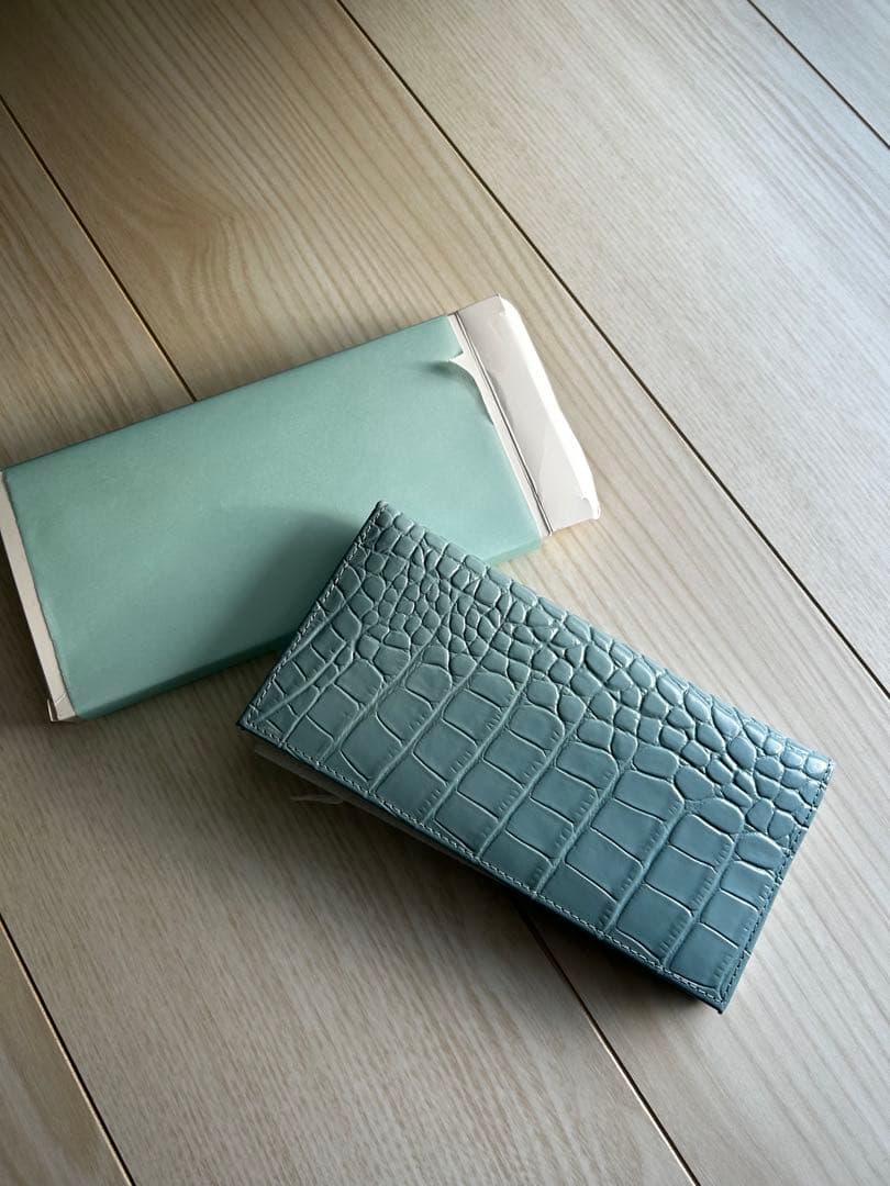 新品未使用　皇居　クロコ型押し　長財布　牛革 ブルー