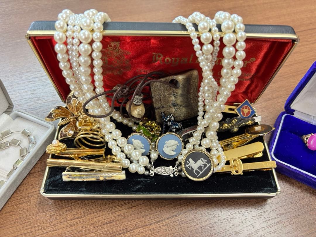 遺品整理 アクセサリー まとめ - メルカリ