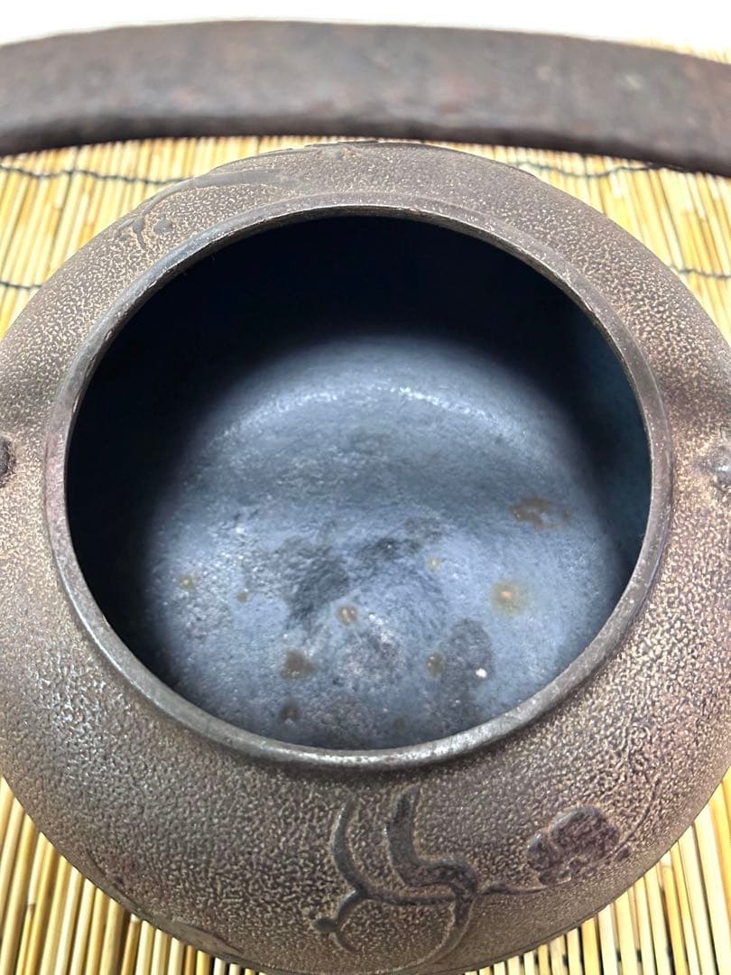未使用品 山形鋳物師 横倉嘉山作 平鉉梅文様　南部鉄瓶　南部鉄器　調理器具　鉄瓶