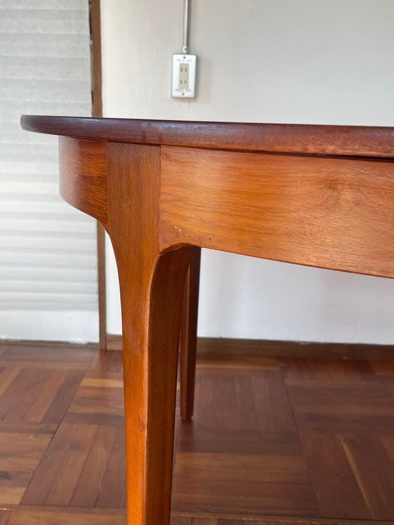 イギリス ヴィンテージ チーク ラウンド エクステンション ダイニング テーブル