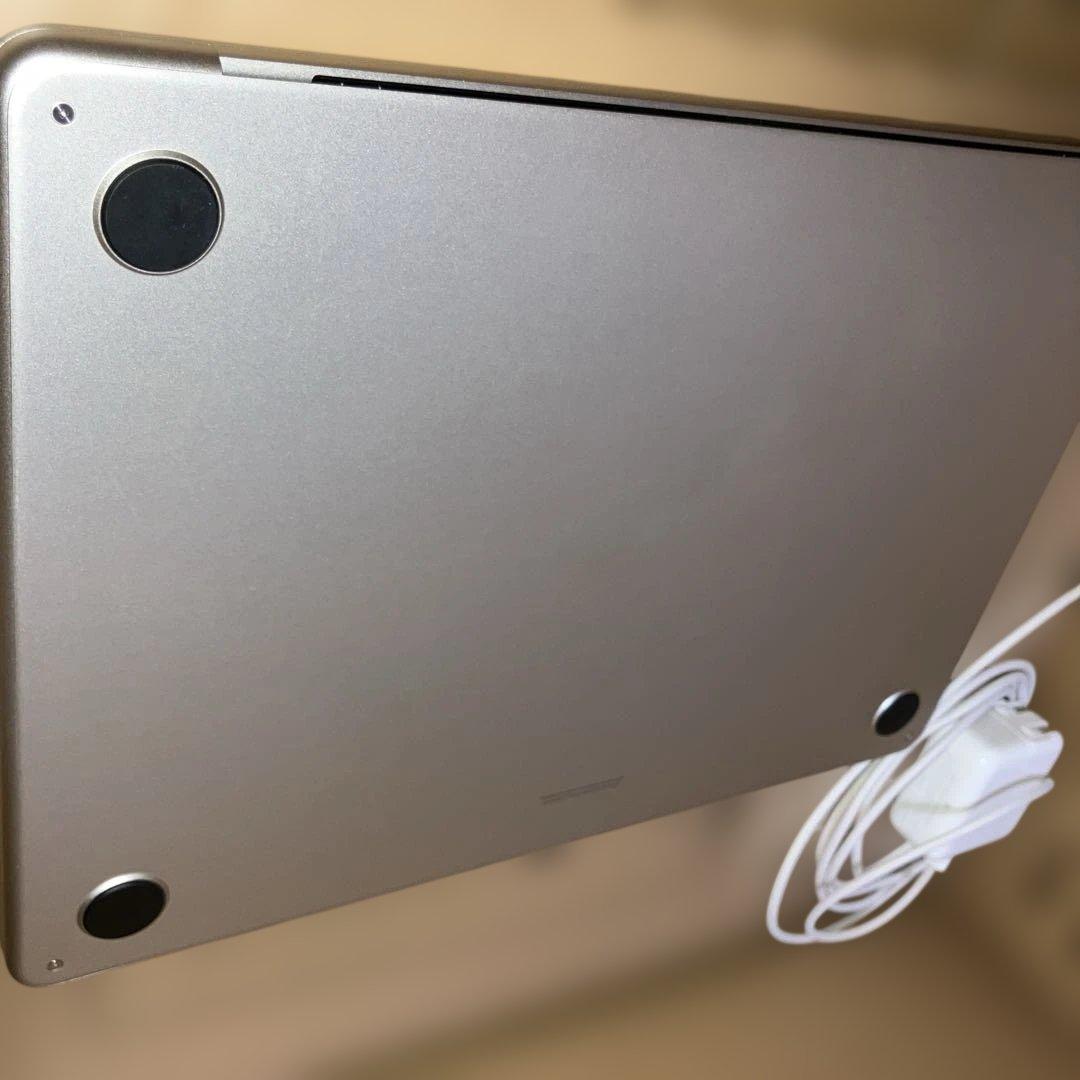 び*K様 MacBook Air 本体と充電器のみ