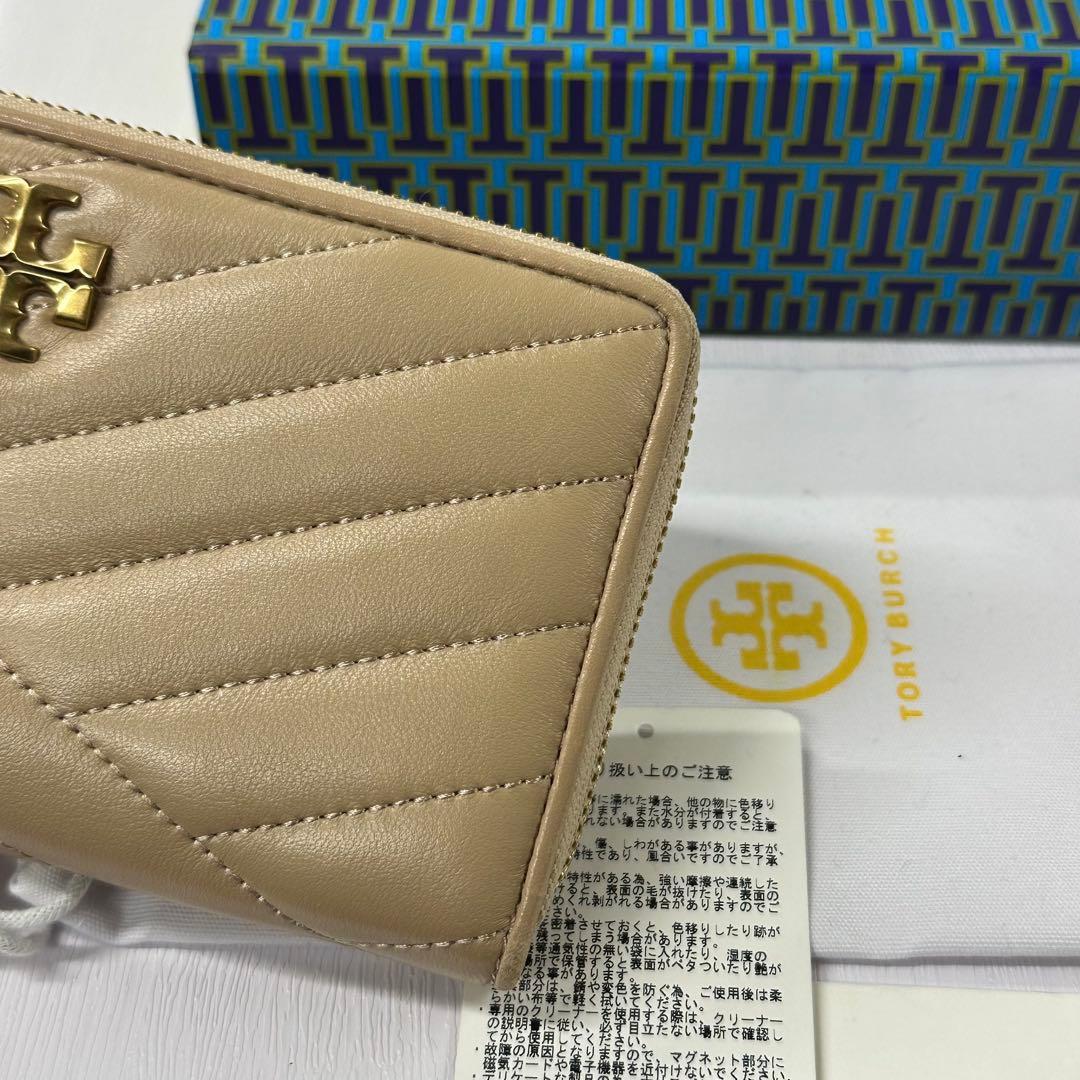 新品同様‼️ 現行　トリーバーチ　長財布　キラ　シェブロン　ラウンドファスナー