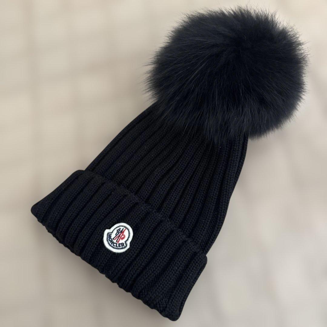MONCLER ファー付きニット帽 黒