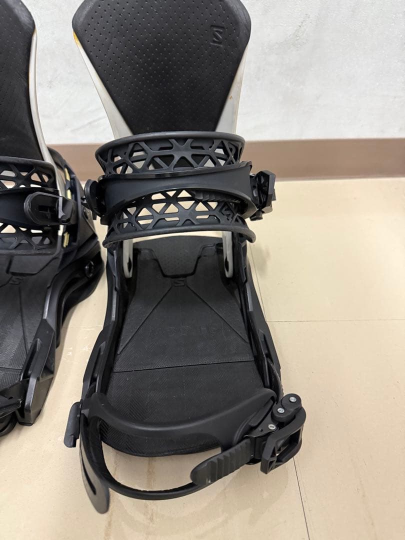 SALOMON district und 23-24モデル　サイズM 補修有