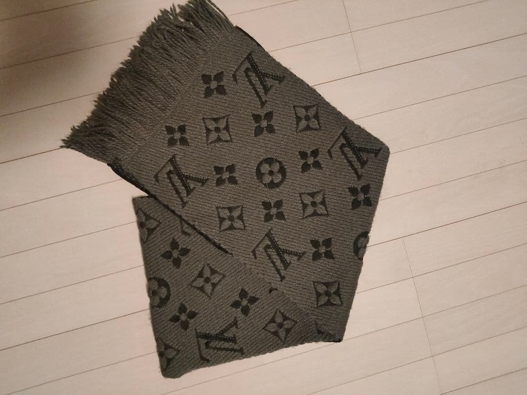 Louis Vuitton グレー ロゴマフラー