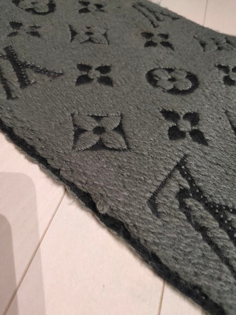 Louis Vuitton グレー ロゴマフラー