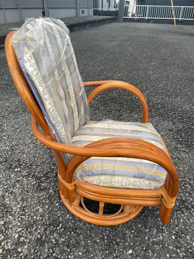 新品　光製作所 籐 ラタン 回転椅子 回転式座椅子 肘掛け ラタンチェア