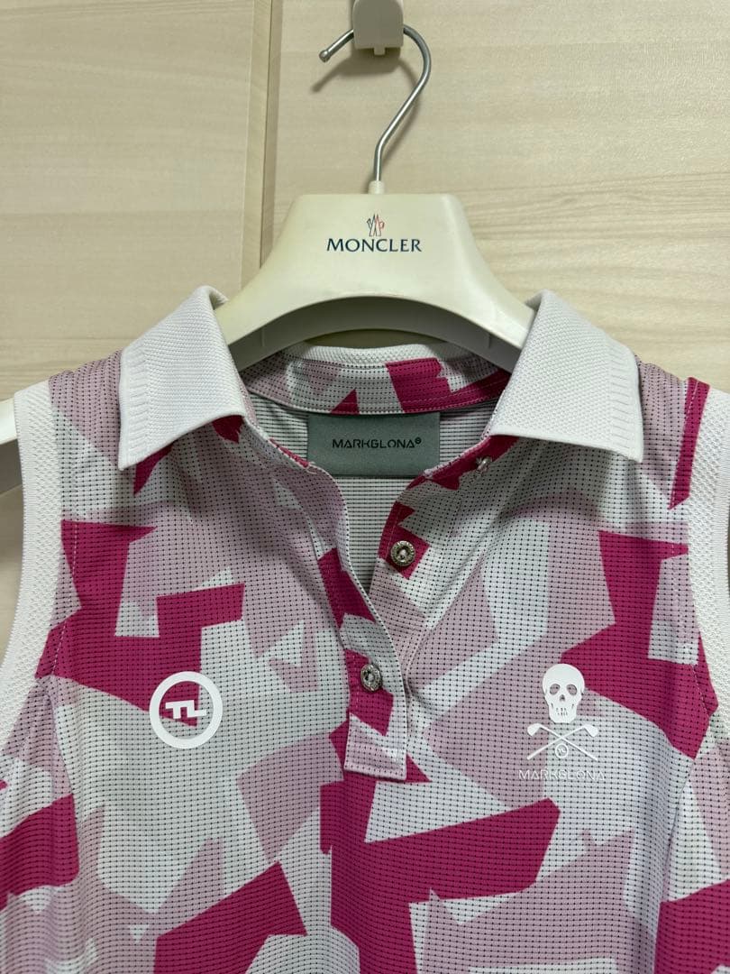 マークアンドロナ ノースリーブ