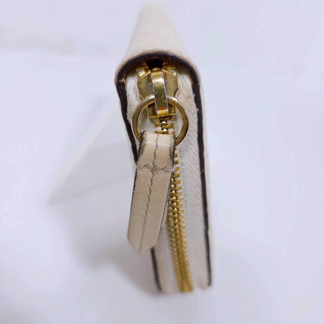 GUCCI グッチ　長財布　ラウンドファスナー　GG シマ　レザー　ホワイト