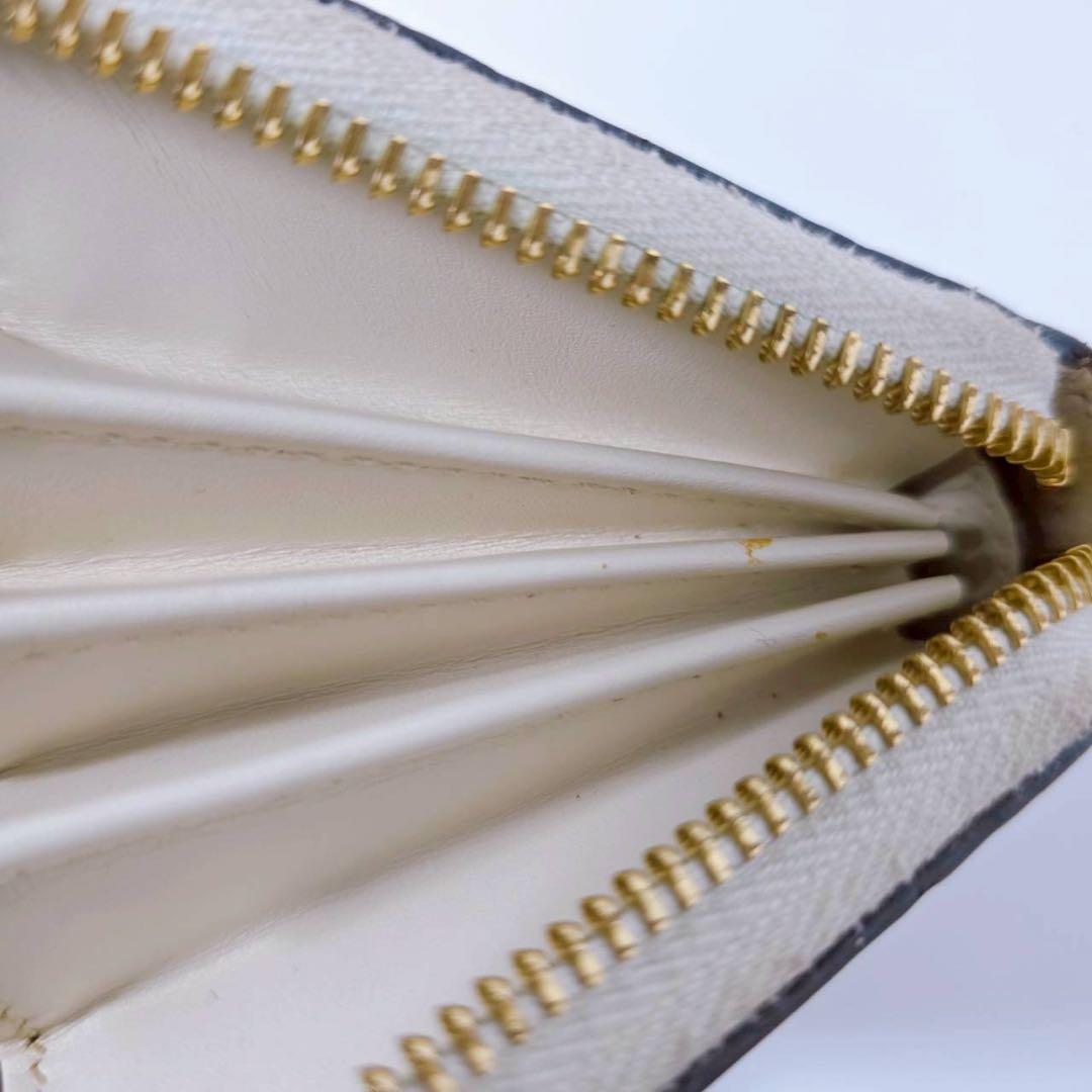 GUCCI グッチ　長財布　ラウンドファスナー　GG シマ　レザー　ホワイト