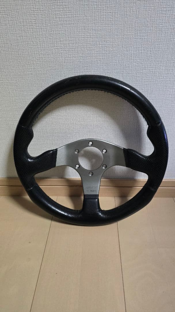 MOMO Race ステアリング 32Φ