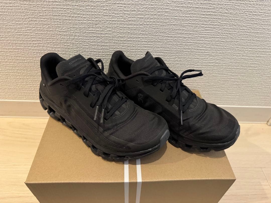 On オンCloudflow4 IKON 23.5cm ウィメンズ　限定