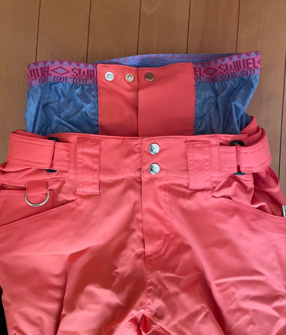 BELL様　【新品タグ付き】星柄　スウィベル スノーボード、スキー ウェア