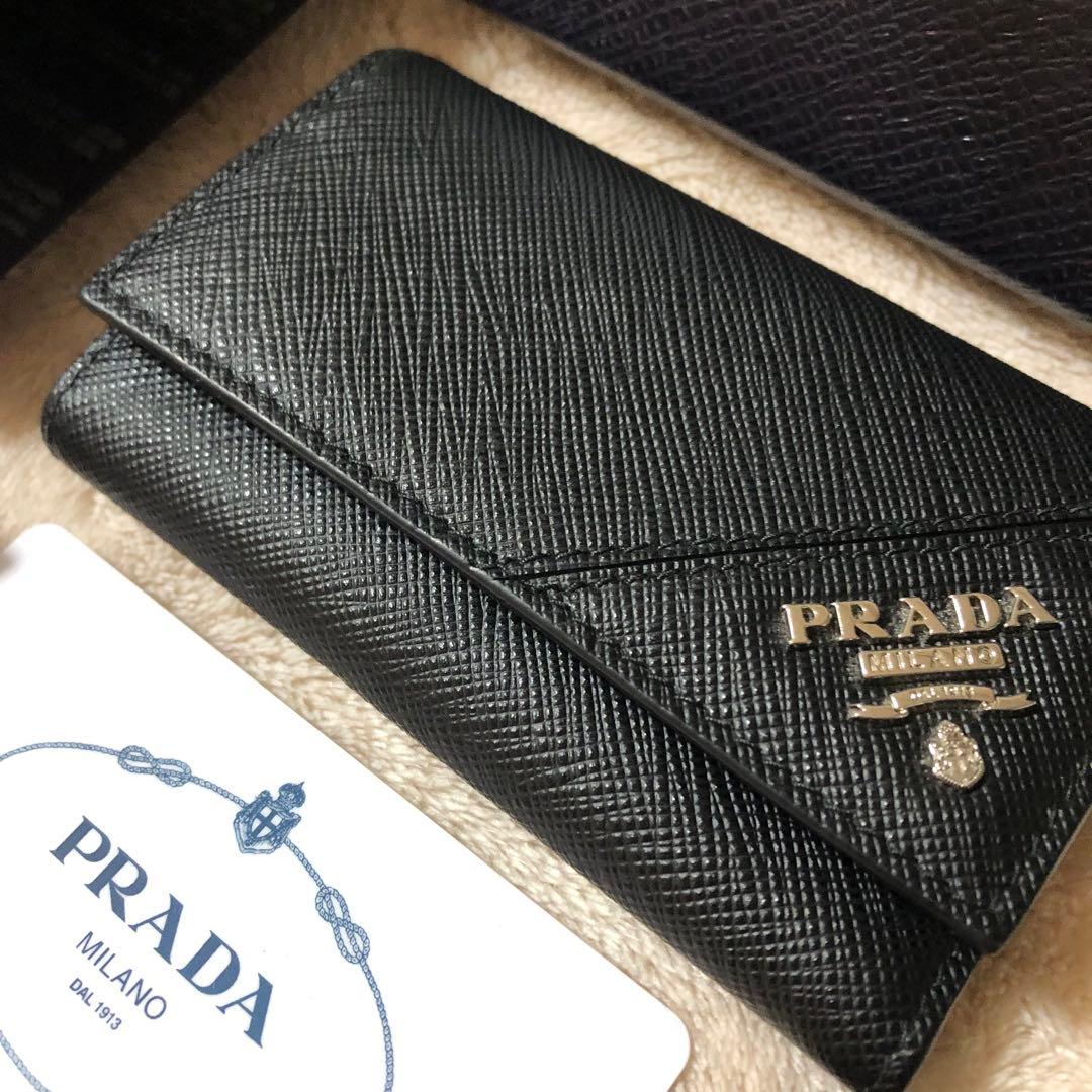 極美品　プラダ　キーケース　6連　サフィアーノレザー　ブラック　黒　箱付き