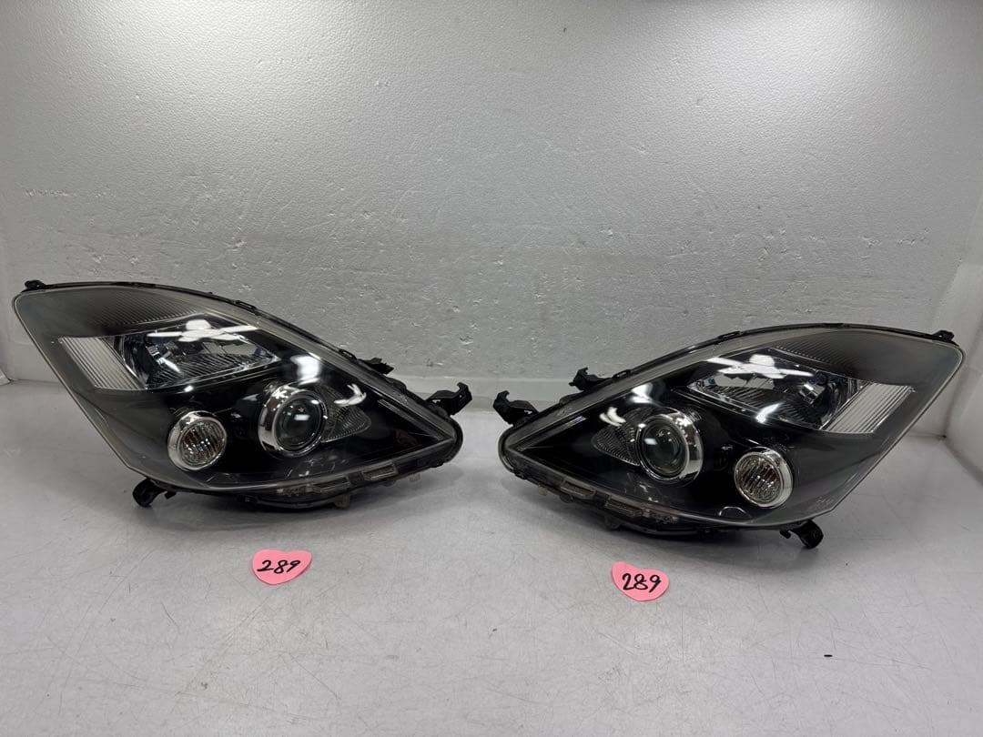 トヨタ アイシス ISIS 純正 ヘッドライト HID 右左セット 44-72 - メルカリ