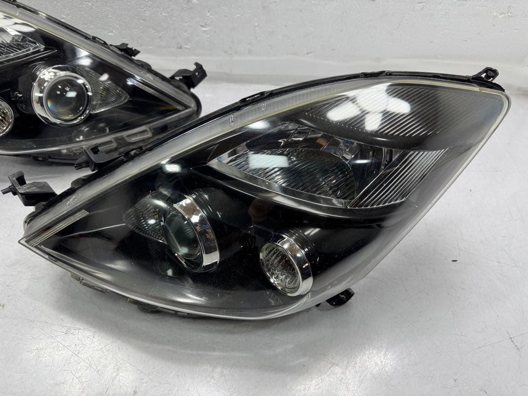 トヨタ アイシス ISIS 純正 ヘッドライト HID 右左セット 44-72 - メルカリ