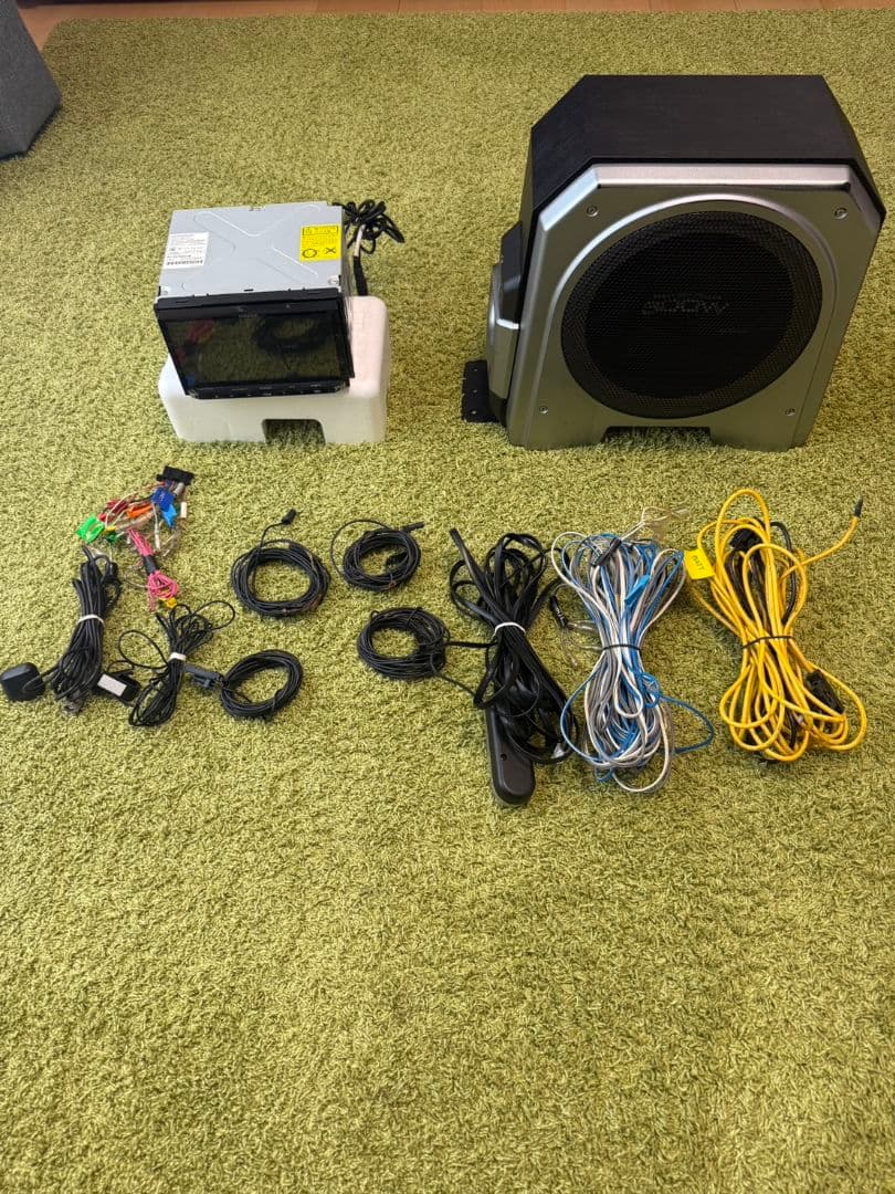 ケンウッド彩速ナビ　カーナビ　サブウーファー　MDV-Z702 KSC-SW50