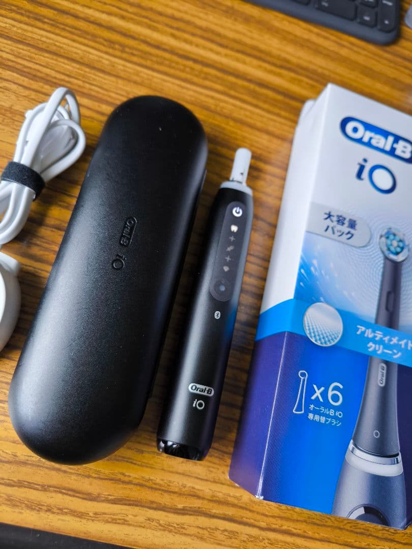 ［最終値下げ］Oral-B iO5 電動歯ブラシ本体 替えブラシ6本付き