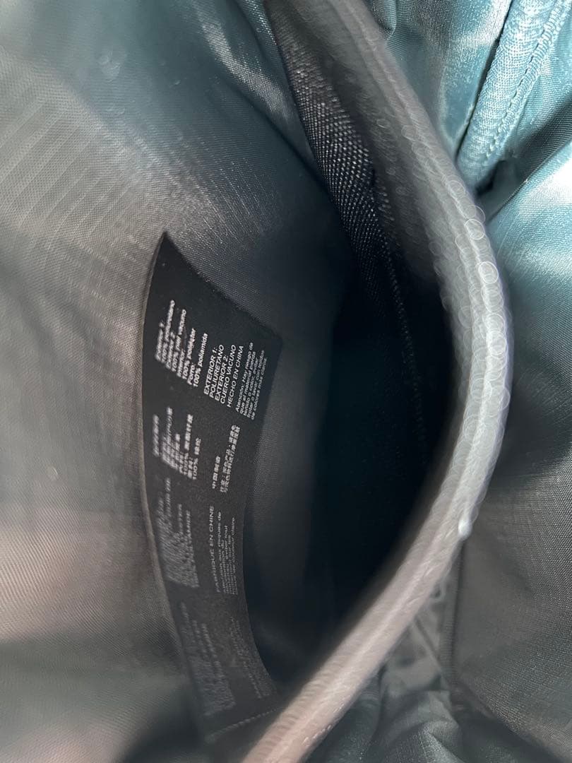 LACOSTE ブラックショルダーバッグ