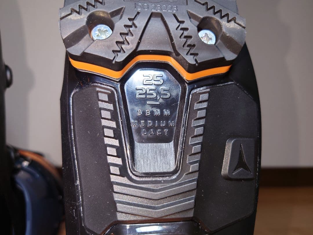 ATOMIC スキー用ブーツ ブラック/オレンジ