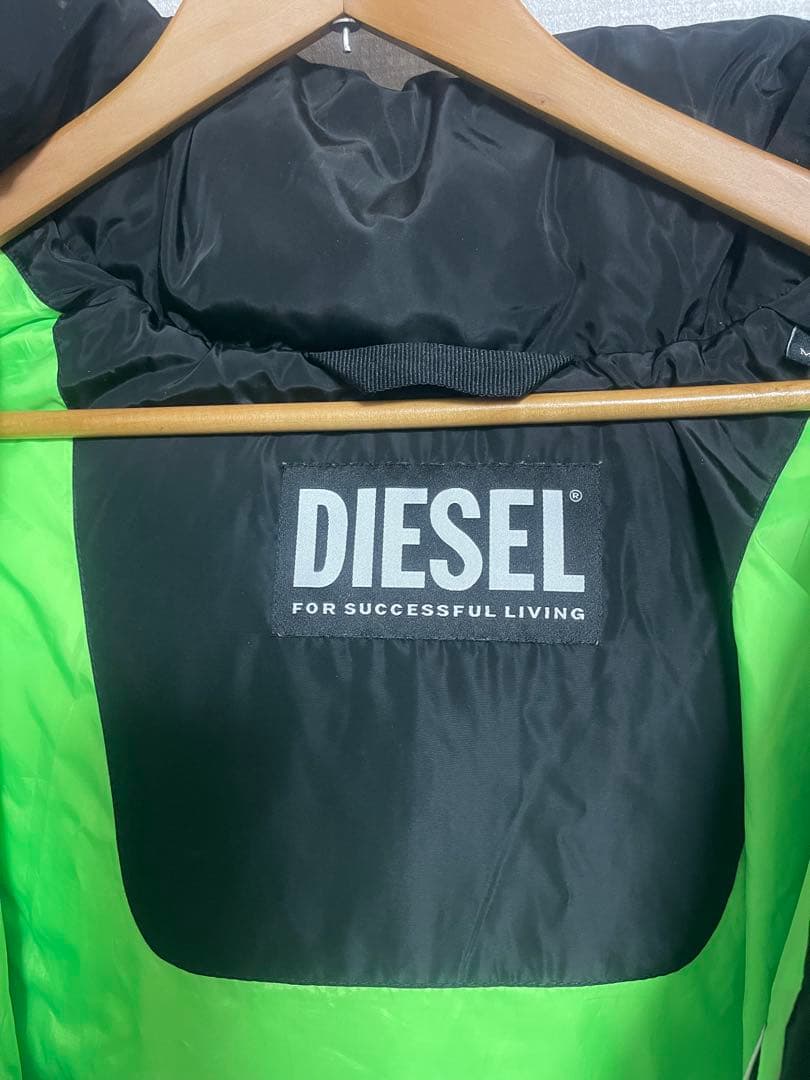 DIESEL ブラック ダウンジャケット フード付き