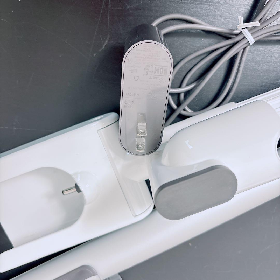 超美品 ダイソン V11 Fluffy+ バッテリー良好 スタンド付 フルセット