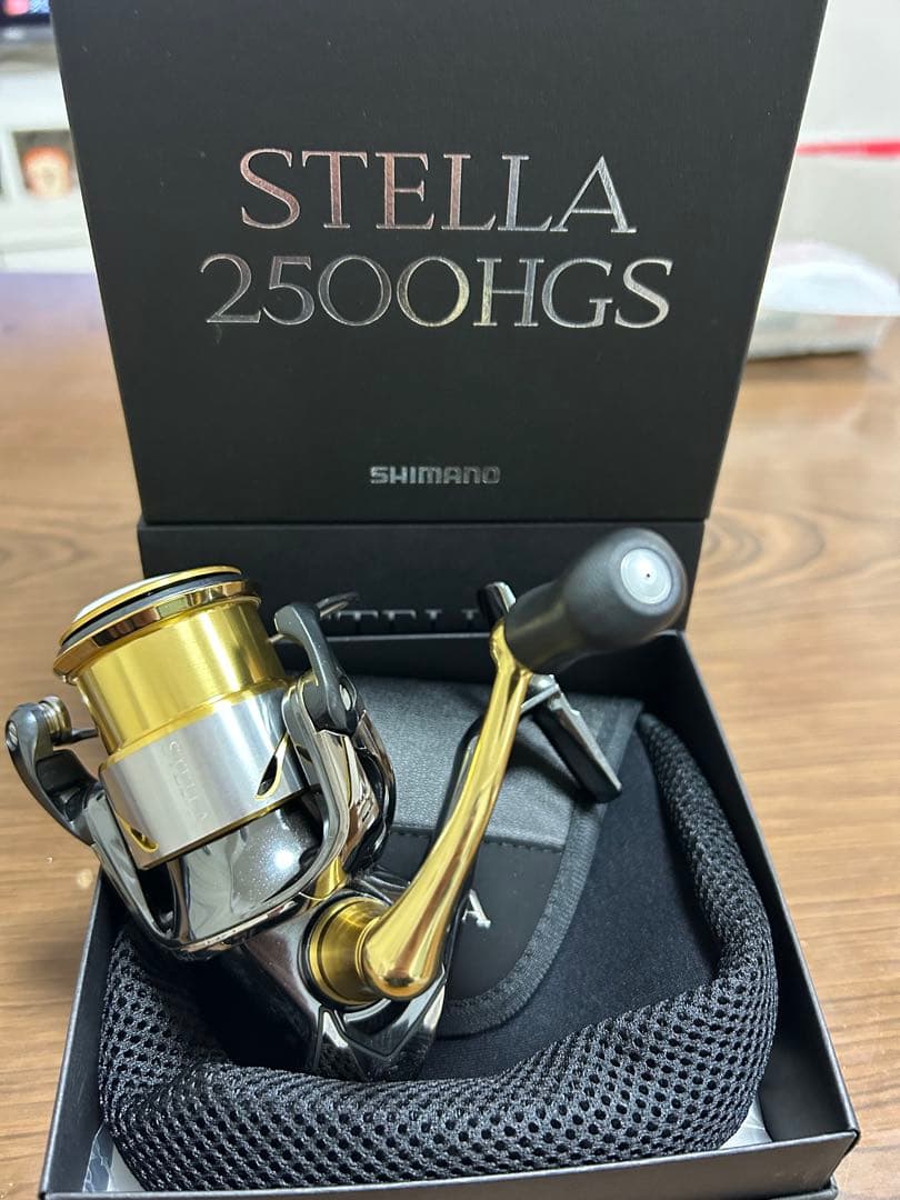 美品　シマノ　14 ステラ2500HGS 新品の替ラインローラー付き