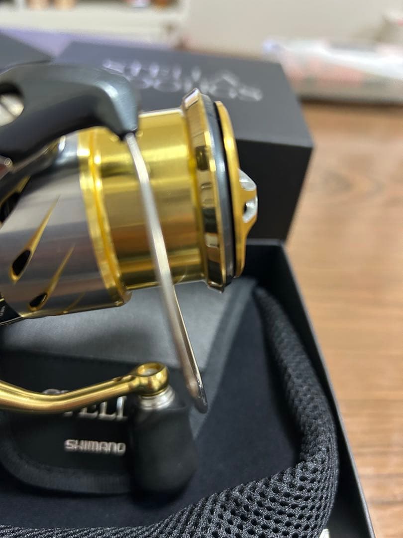 美品　シマノ　14 ステラ2500HGS 新品の替ラインローラー付き